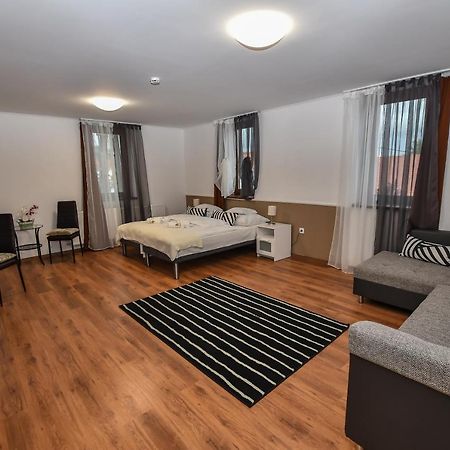 토코이 E-Vasko Panzio Borpince B&B 외부 사진