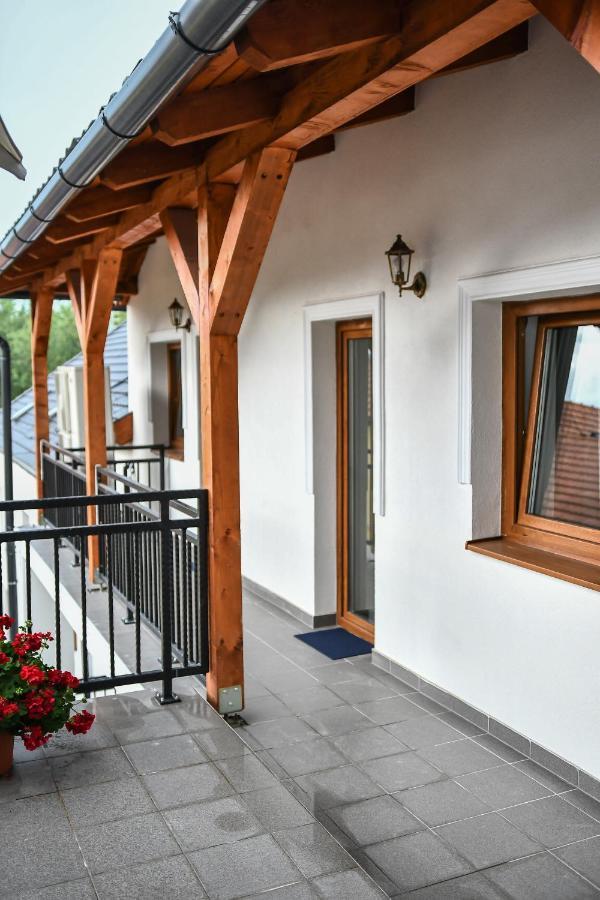 토코이 E-Vasko Panzio Borpince B&B 외부 사진