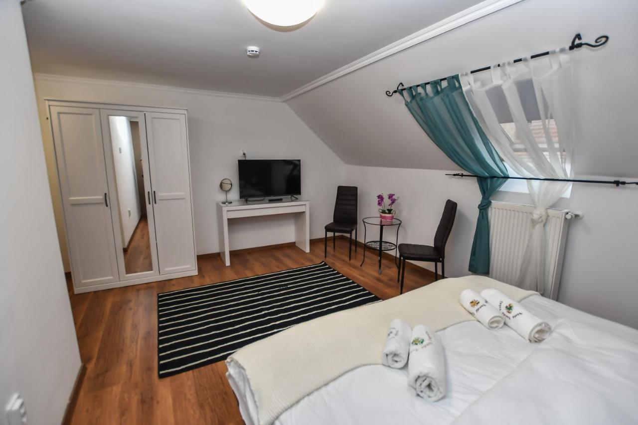 토코이 E-Vasko Panzio Borpince B&B 외부 사진